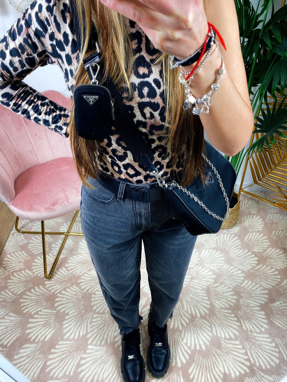 Jeans scuro con cintura sfrangiato