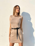 Abito in maglia beige con catena