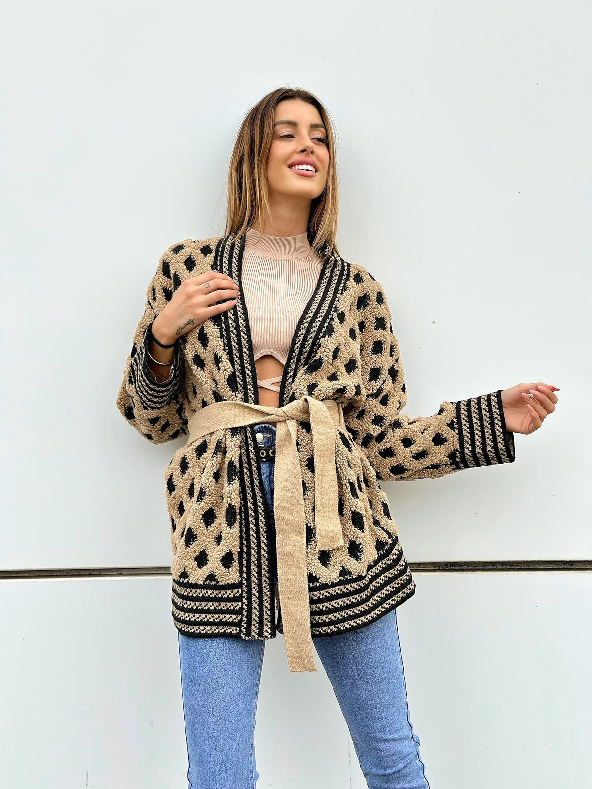 Cardigan con frange a rombi nude