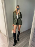 Completo giacca con bottoni e short verde militare