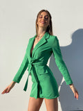 Abito a blazer verde con dettagli oro