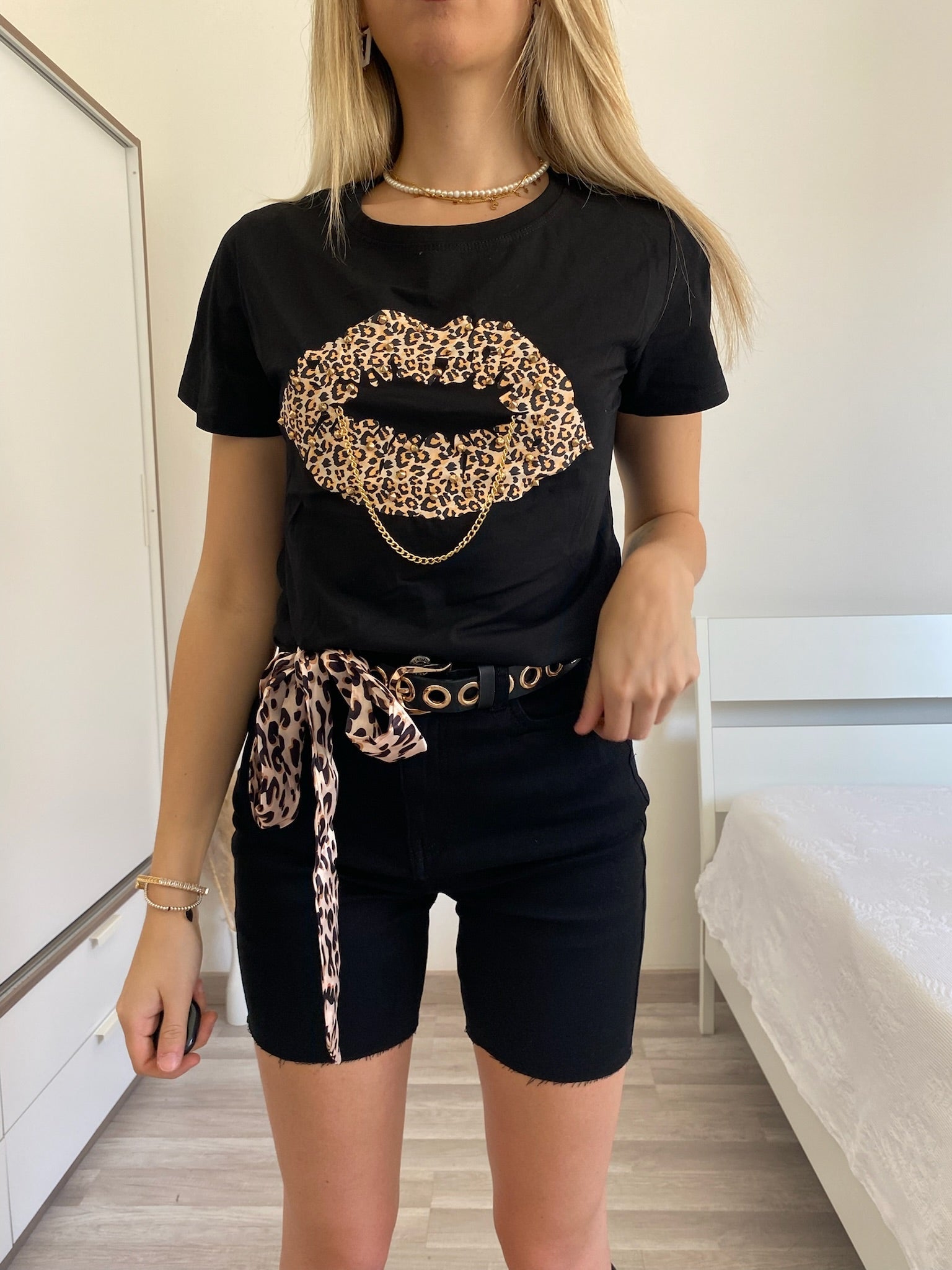 T-shirt kiss animalier nera