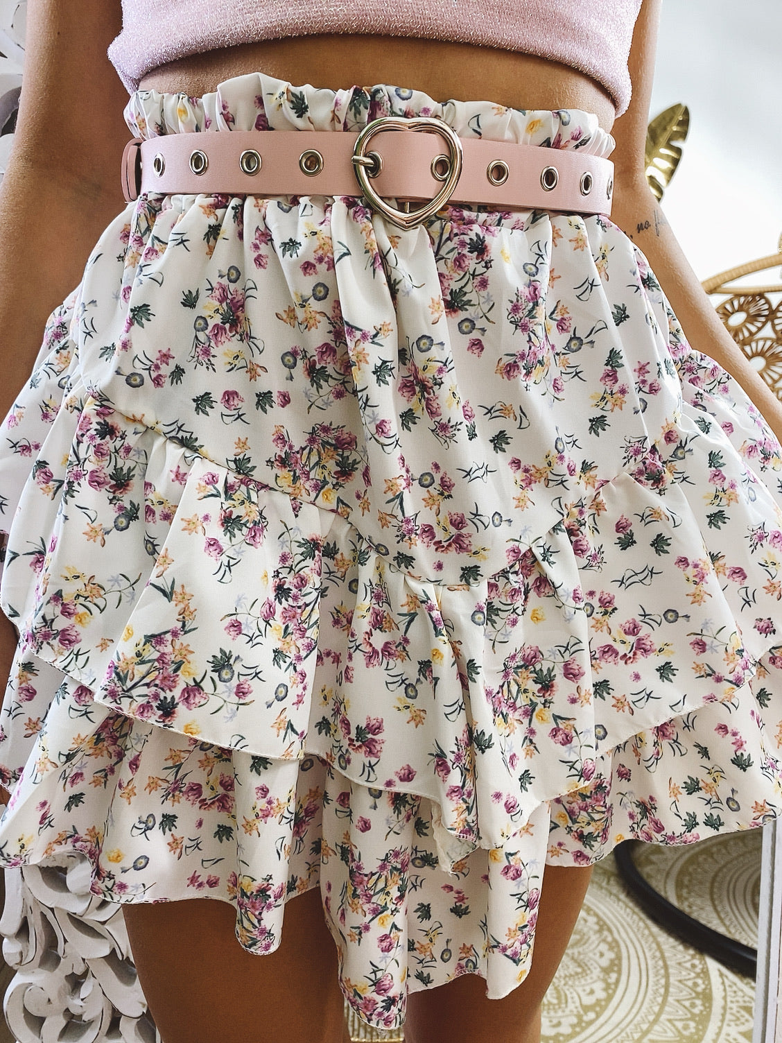 Gonna con balza e fiori asimmetrica bianca