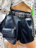 Short in eco pelle con tasche