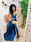 Abito in raso con maxi spacco blu petrolio