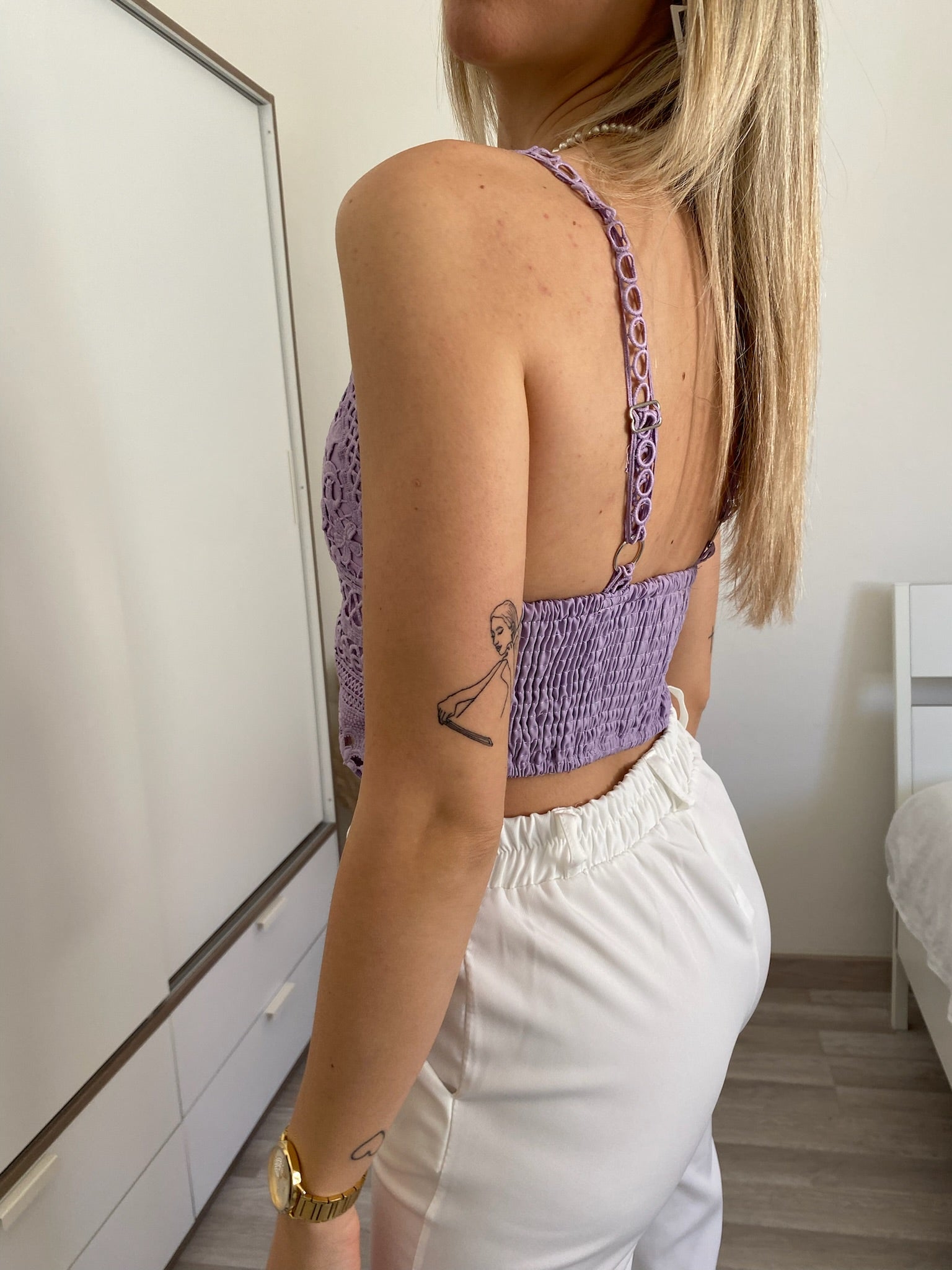 Top in pizzo lilla con pizzo