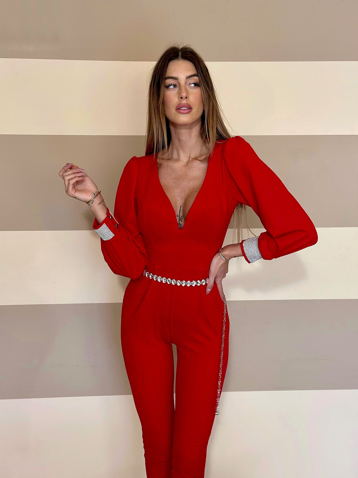 Tuta rossa schiena aperta e strass