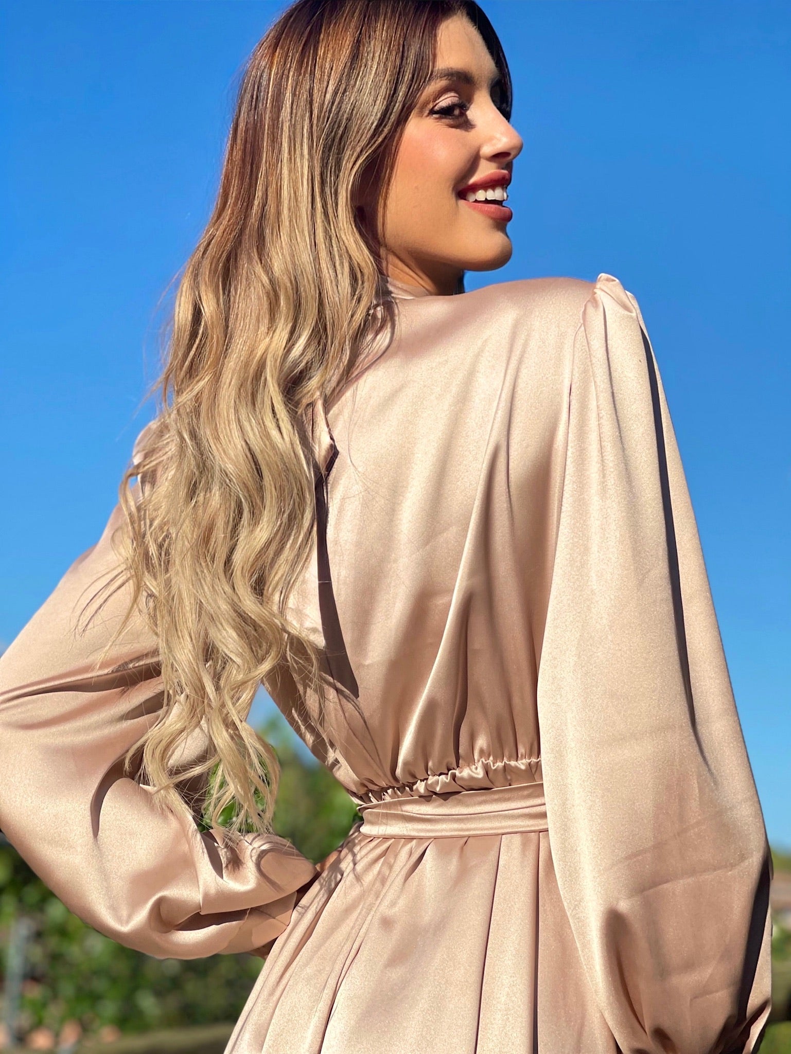 Abito in raso beige
