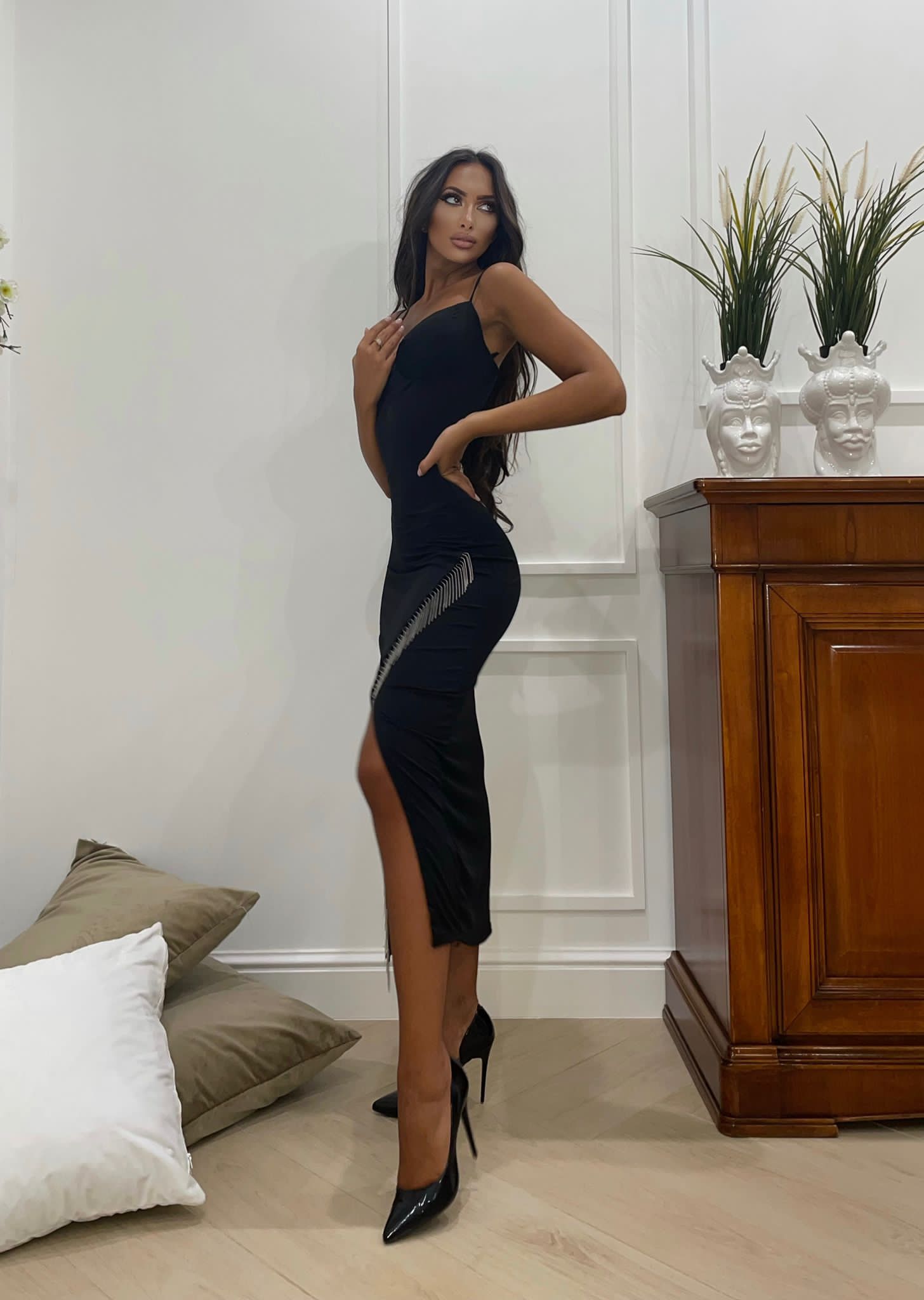 Abito aderente midi con frange nero