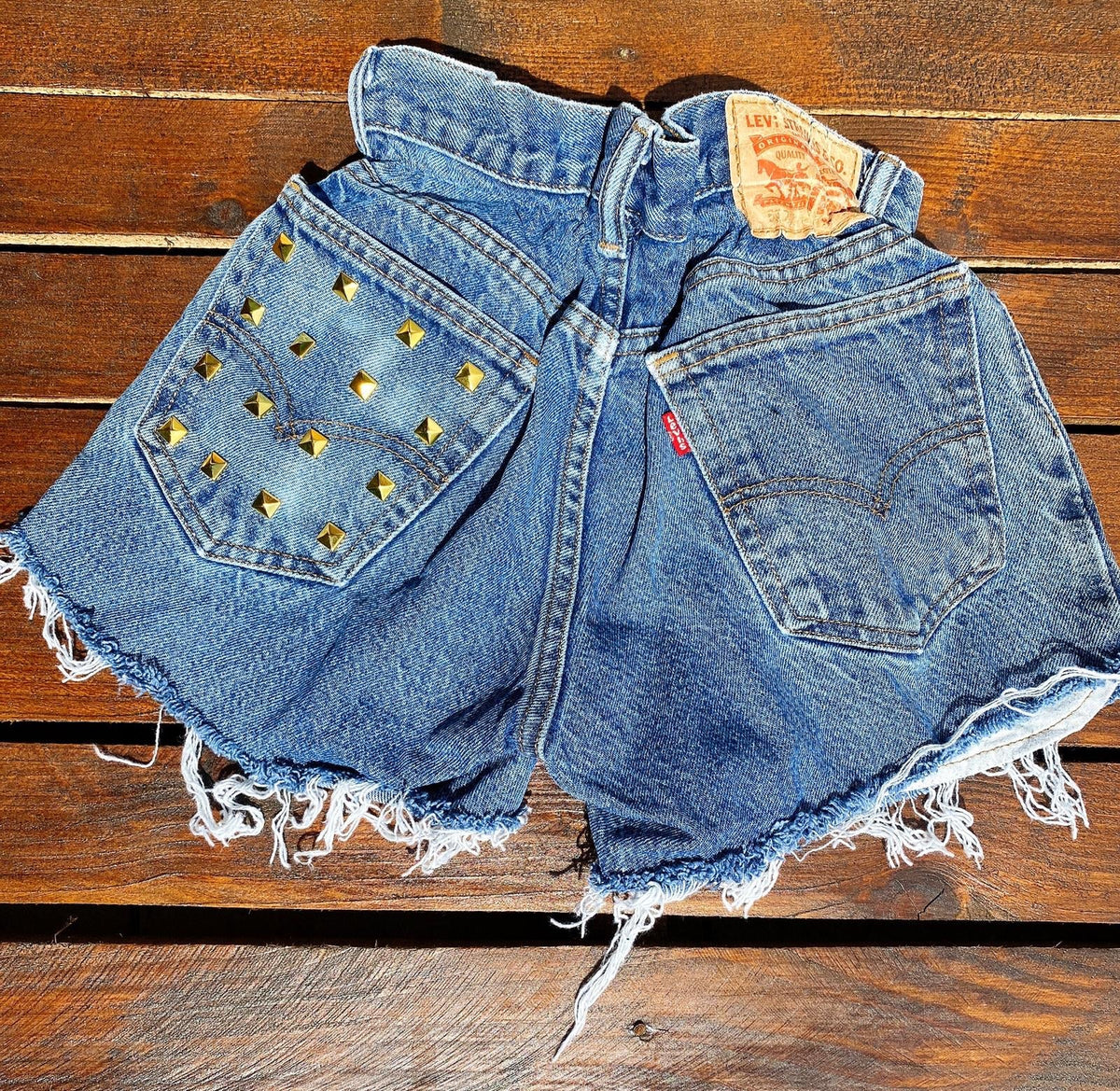 Short Vintage Levi’s bagno medio con borchie