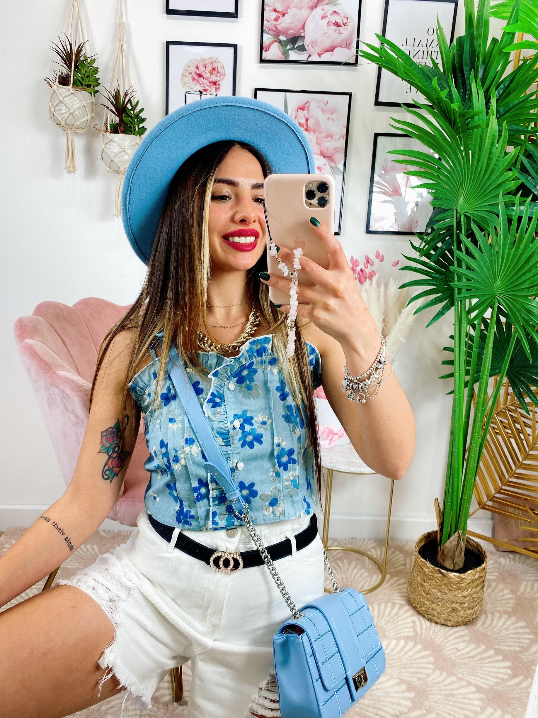 Short con spacchi anteriori sfrangiato bianco
