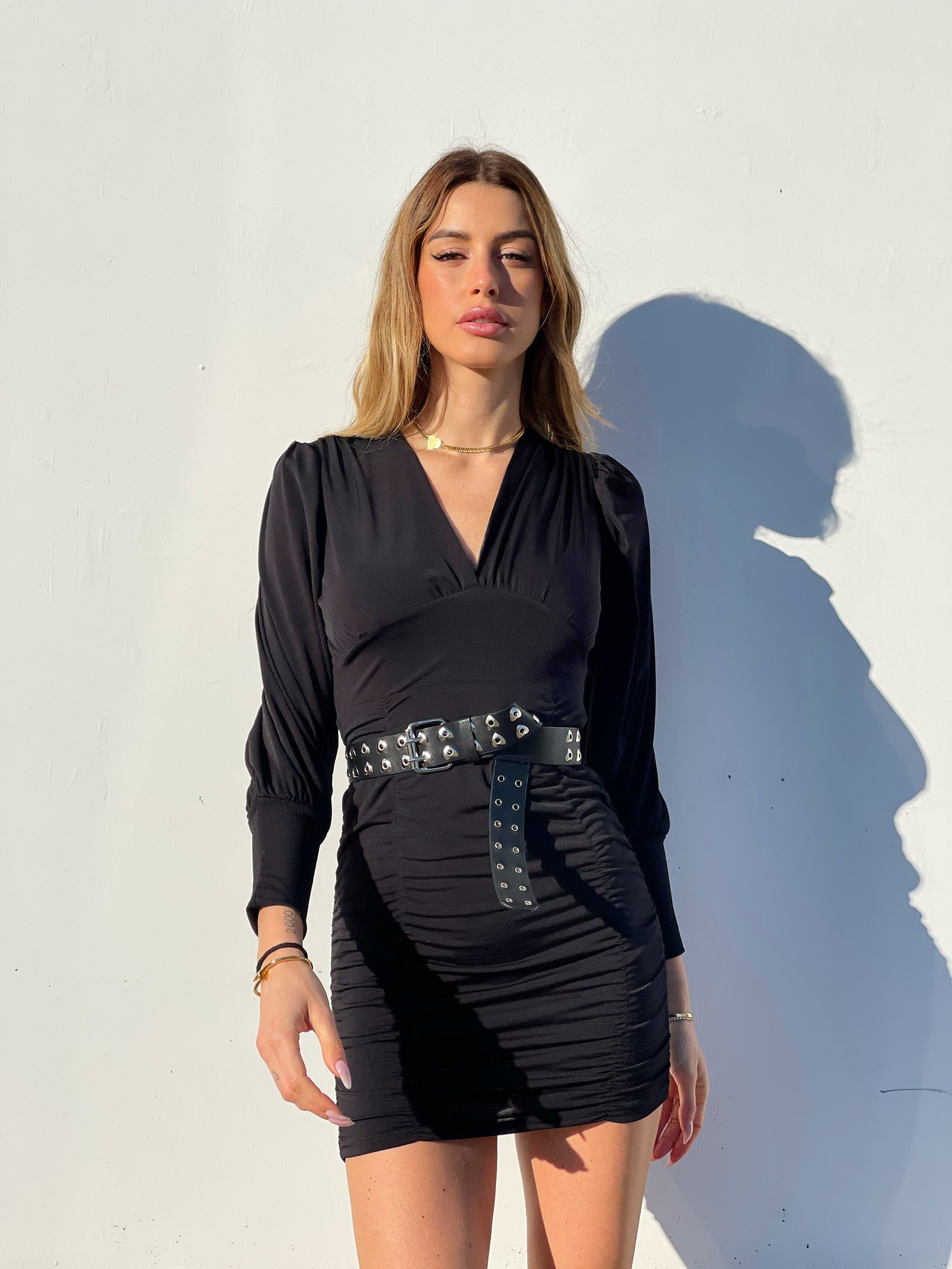 Abito con drappeggio nero