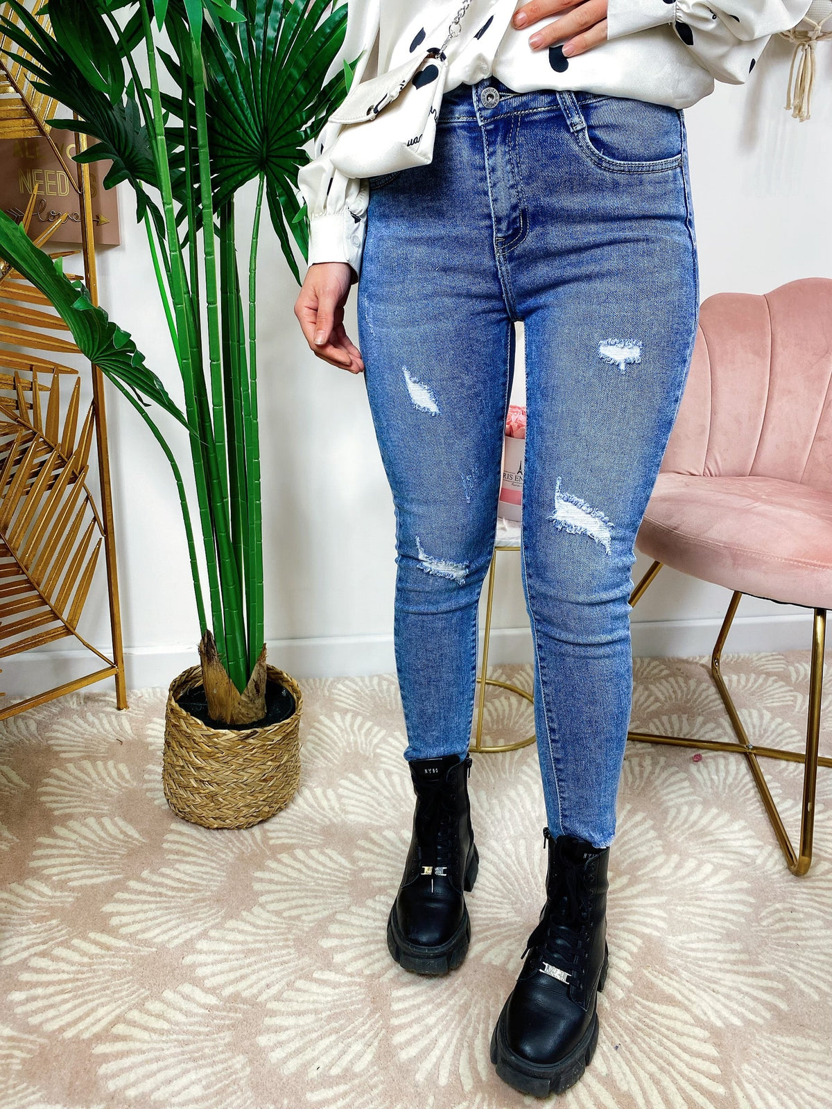 Jeans easy con strappi