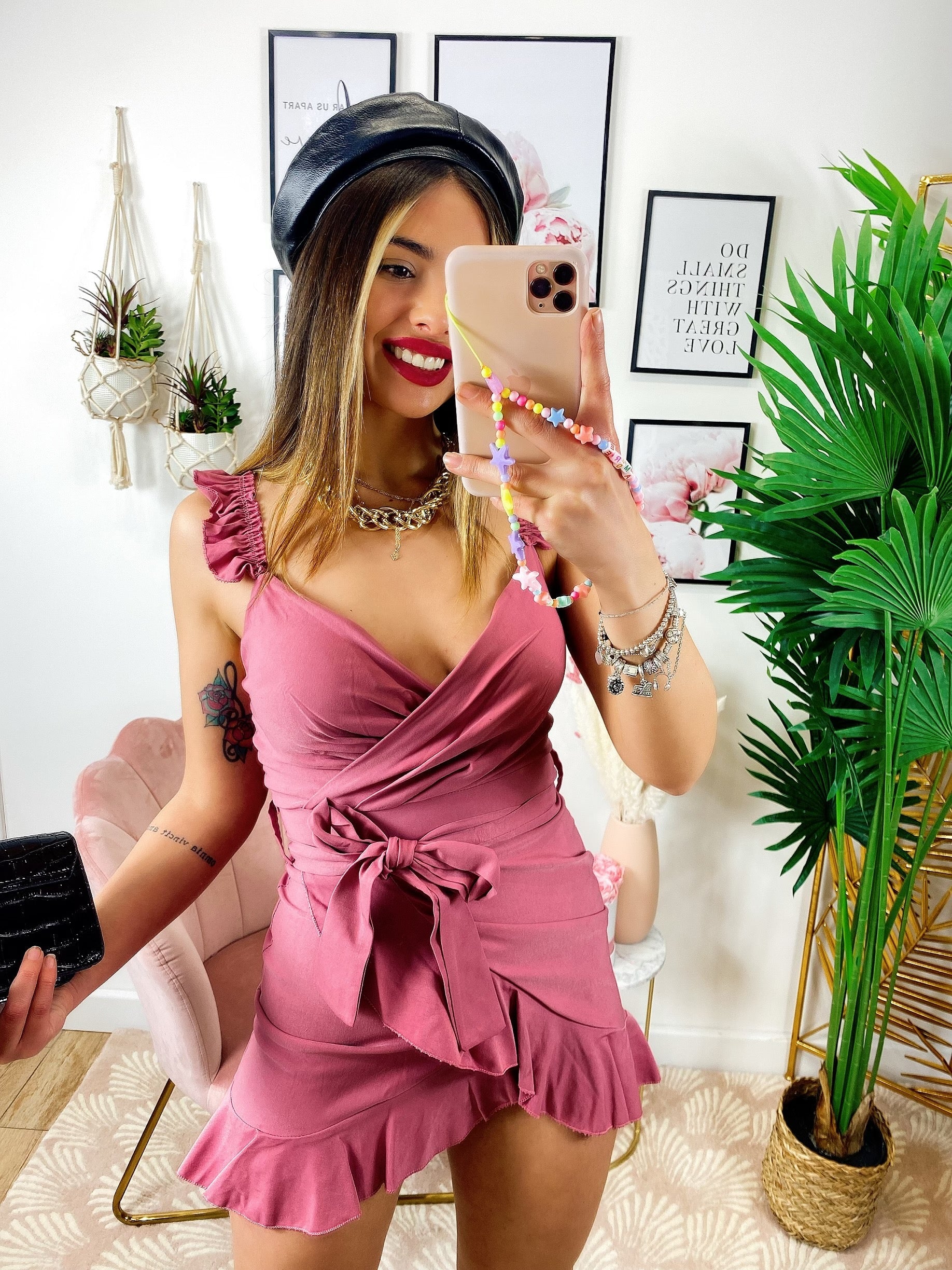 Abito corto rosa con gonna incrociata