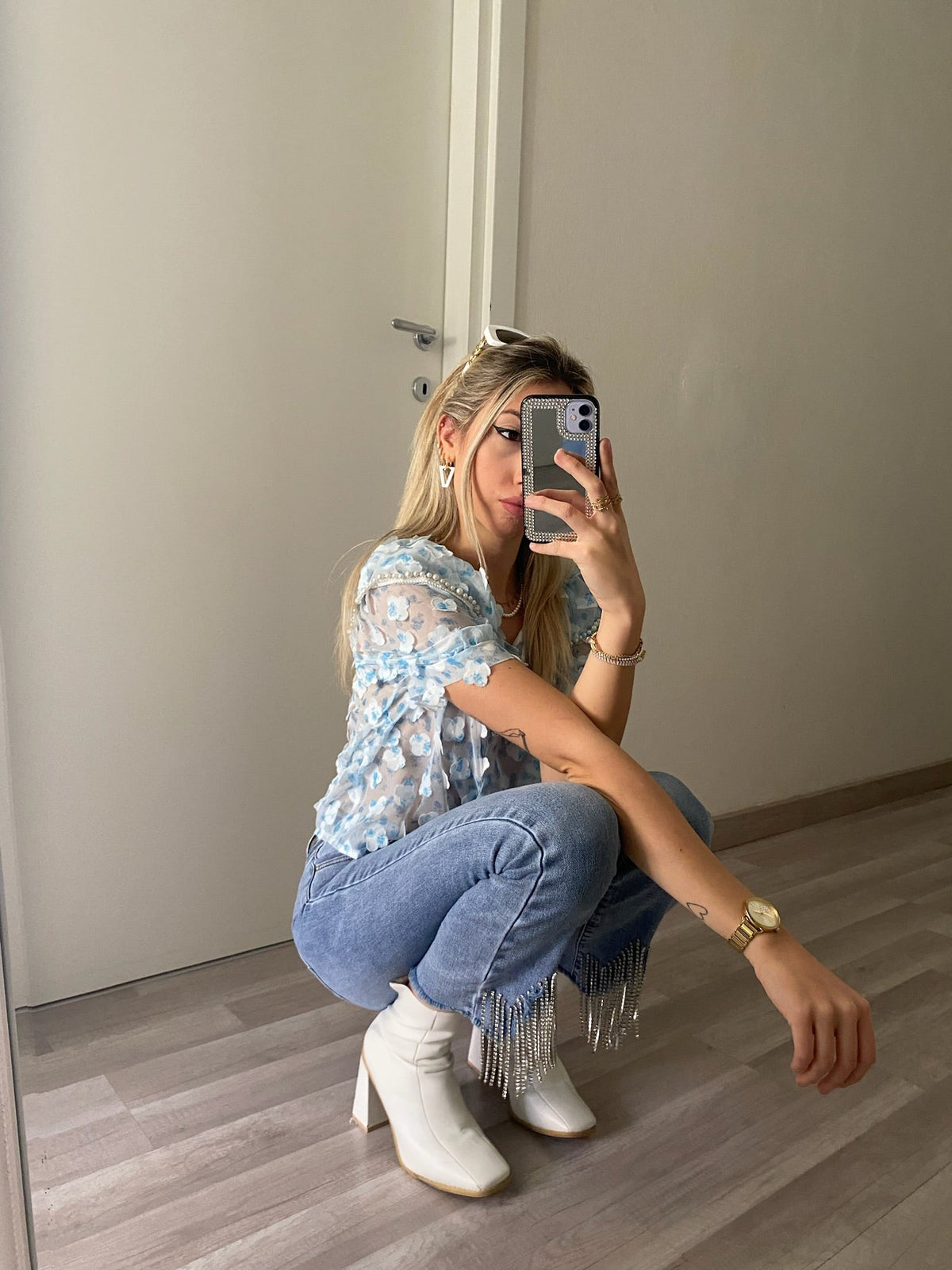 Camicia celeste a manica corta con fiori