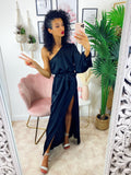 Abito in raso con maxi spacco monomanica nero