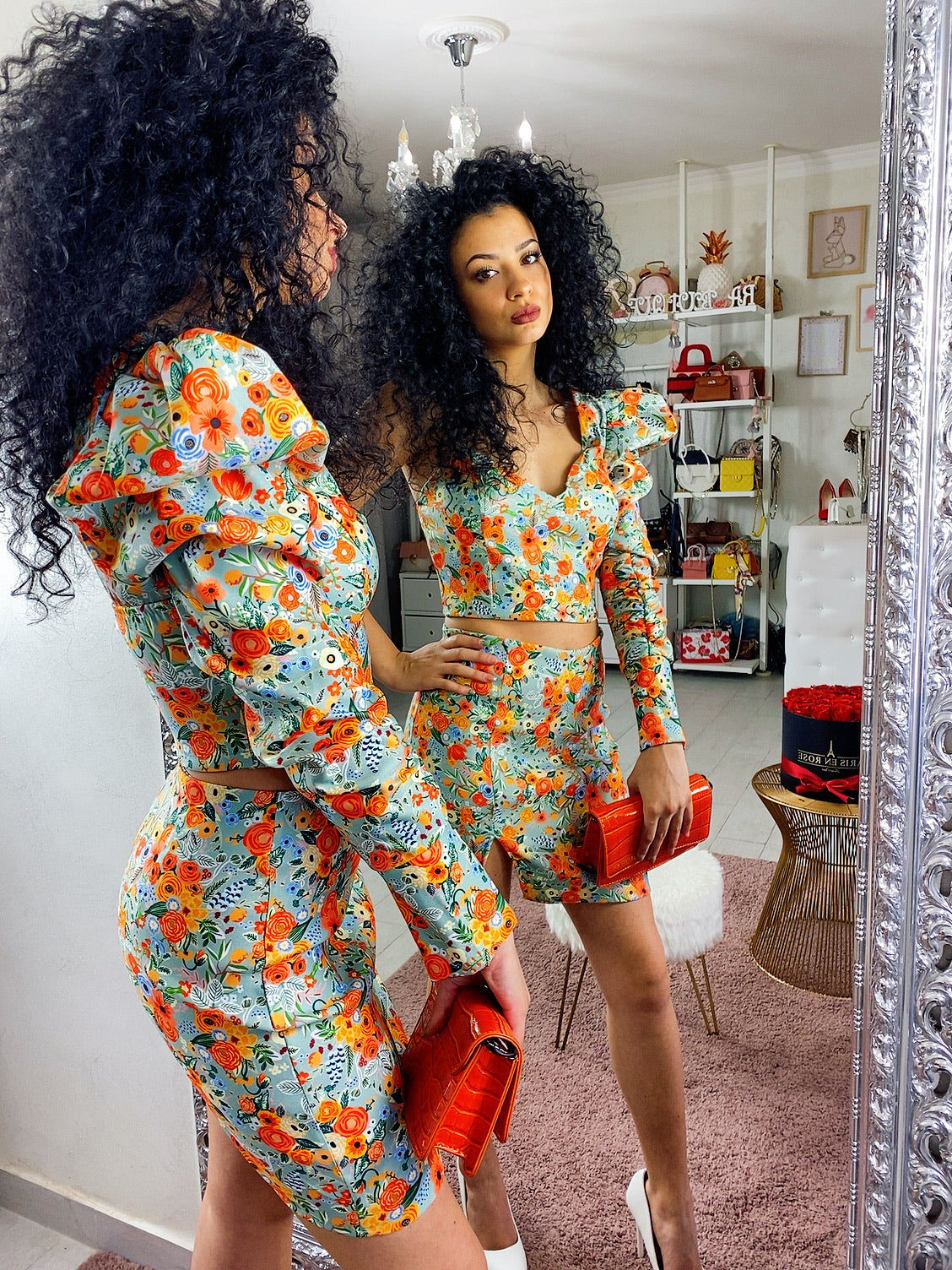 Completo top e gonna a fiori arancio base bianca manica bombata