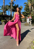 Abito in raso con maxi spacco fuxia
