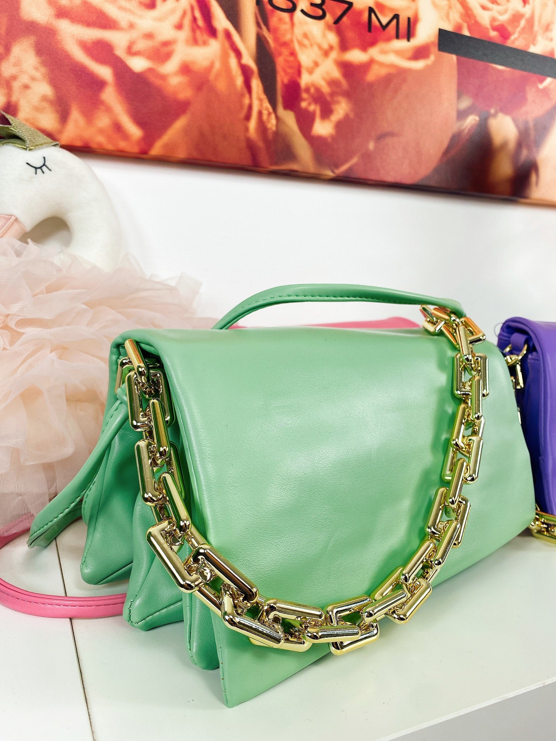 Pochette a mano con catena colori accesi