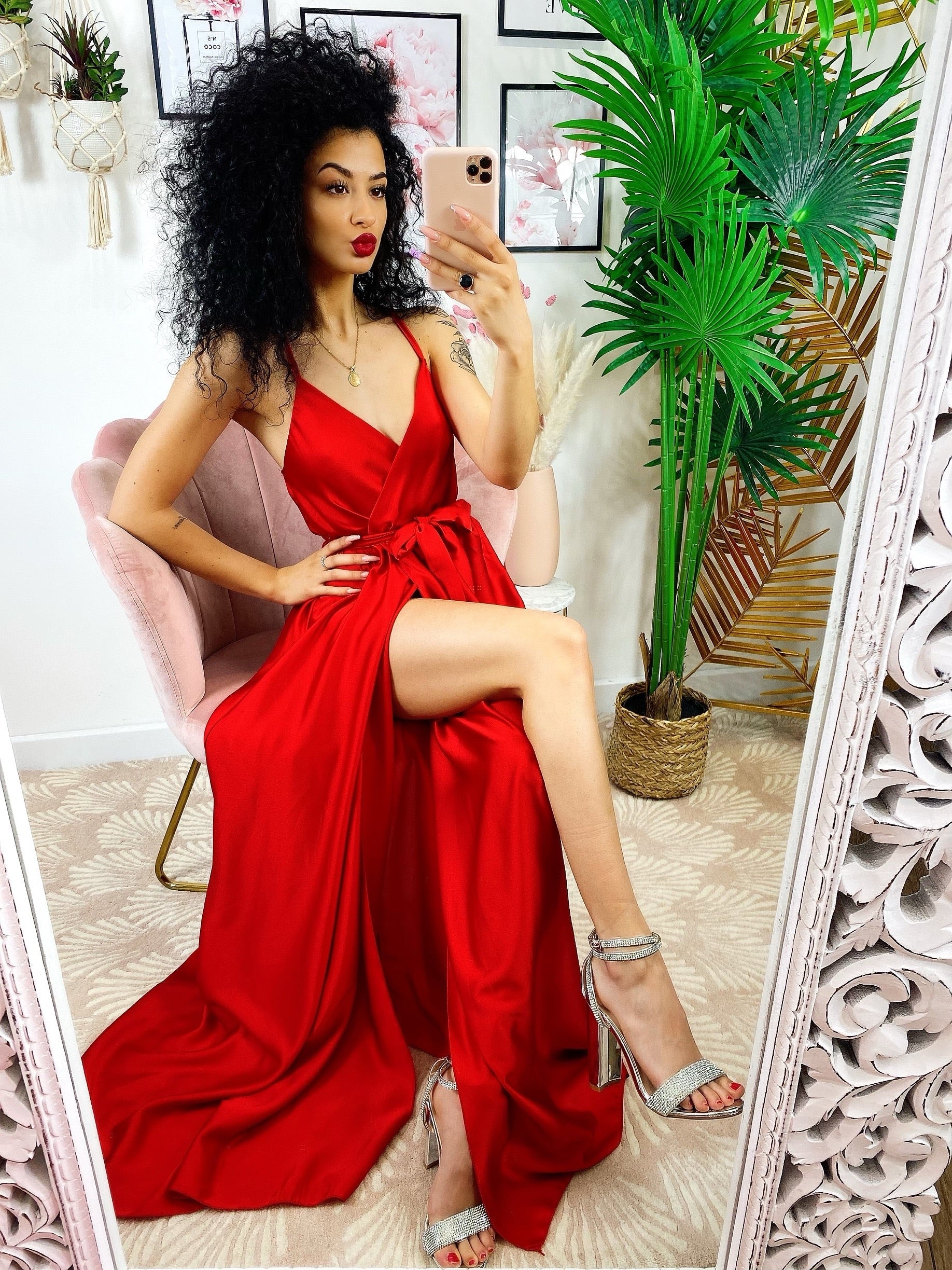 Abito in raso con maxi spacco