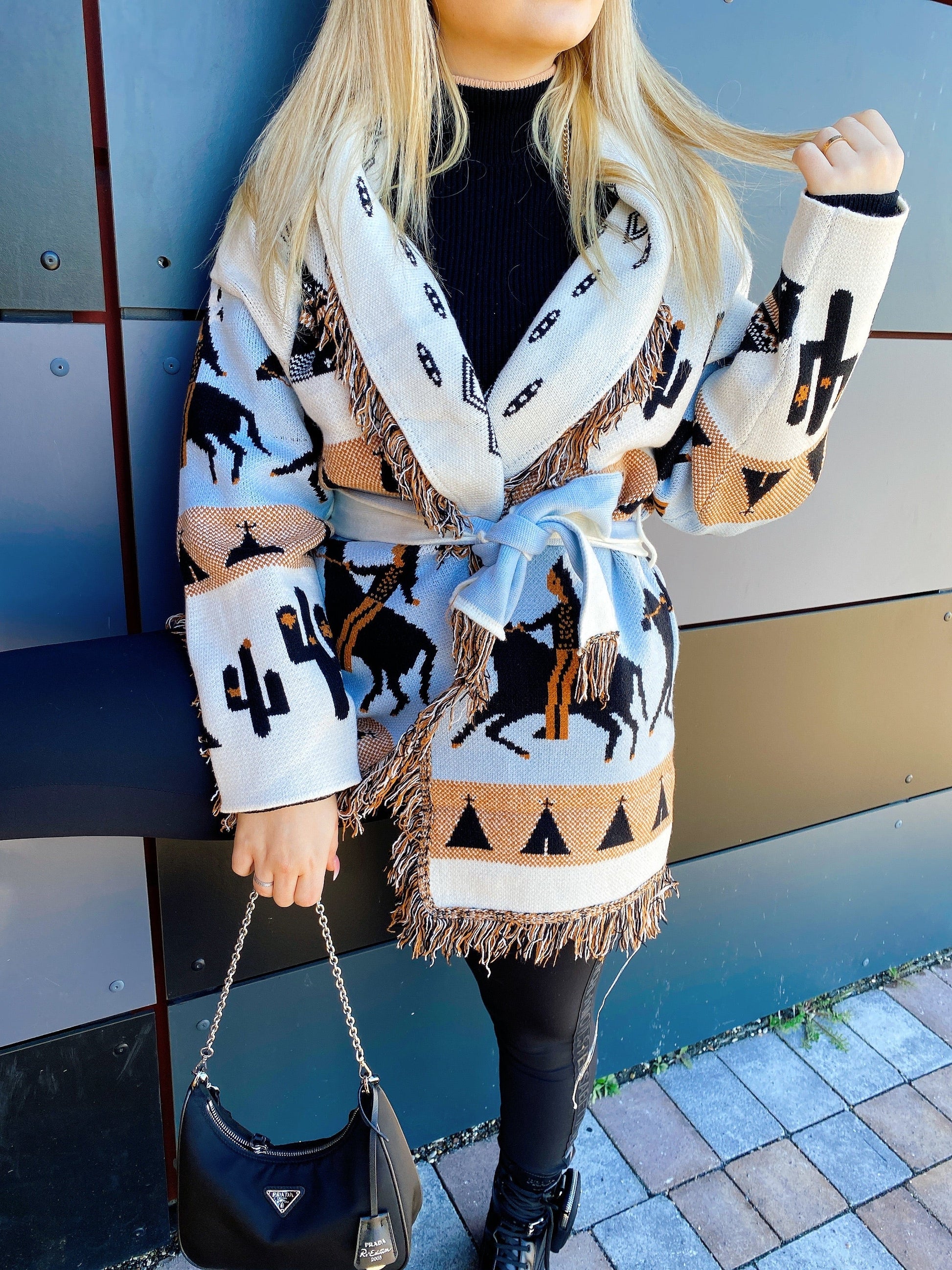 Cardigan frange e cinta con cavallo celeste