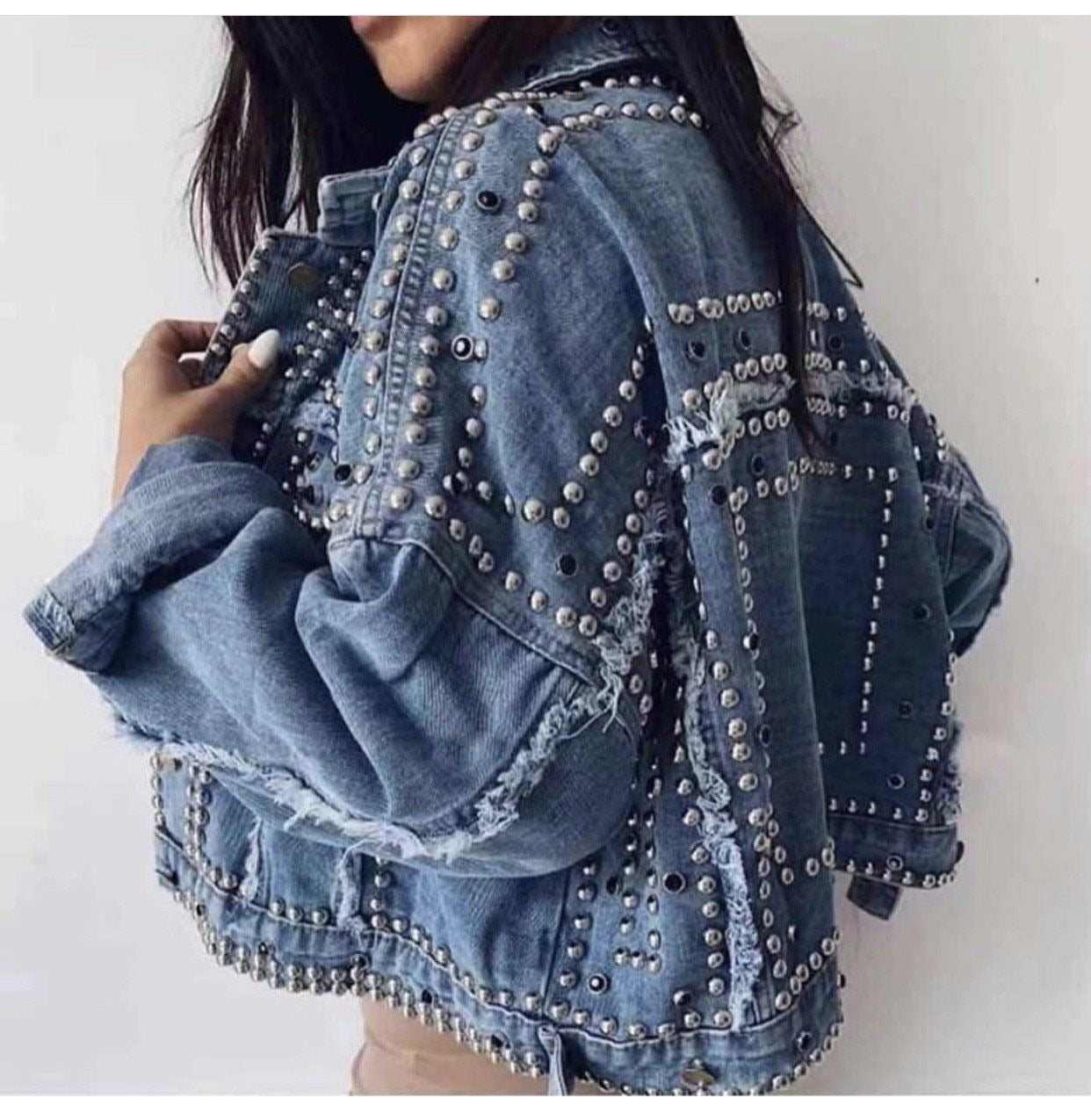 Giaccone di jeans con borchie