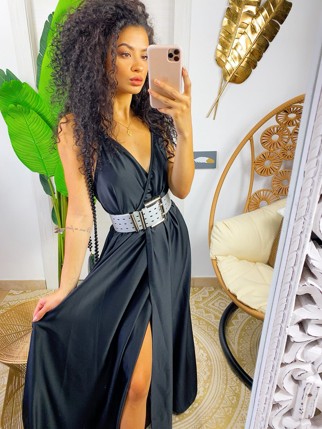 Abito in raso con maxi spacco nero