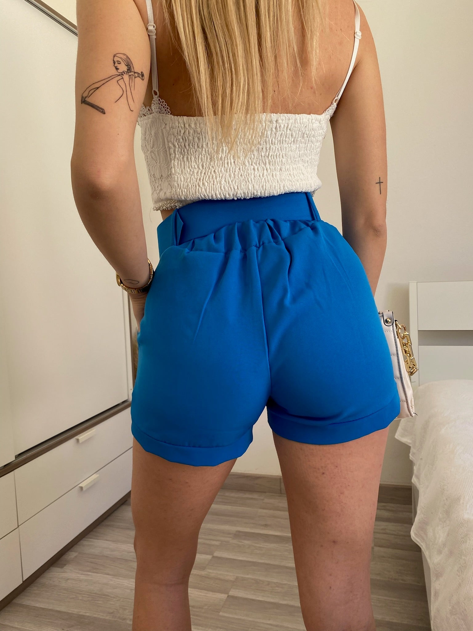 Top in pizzo con perle bianco