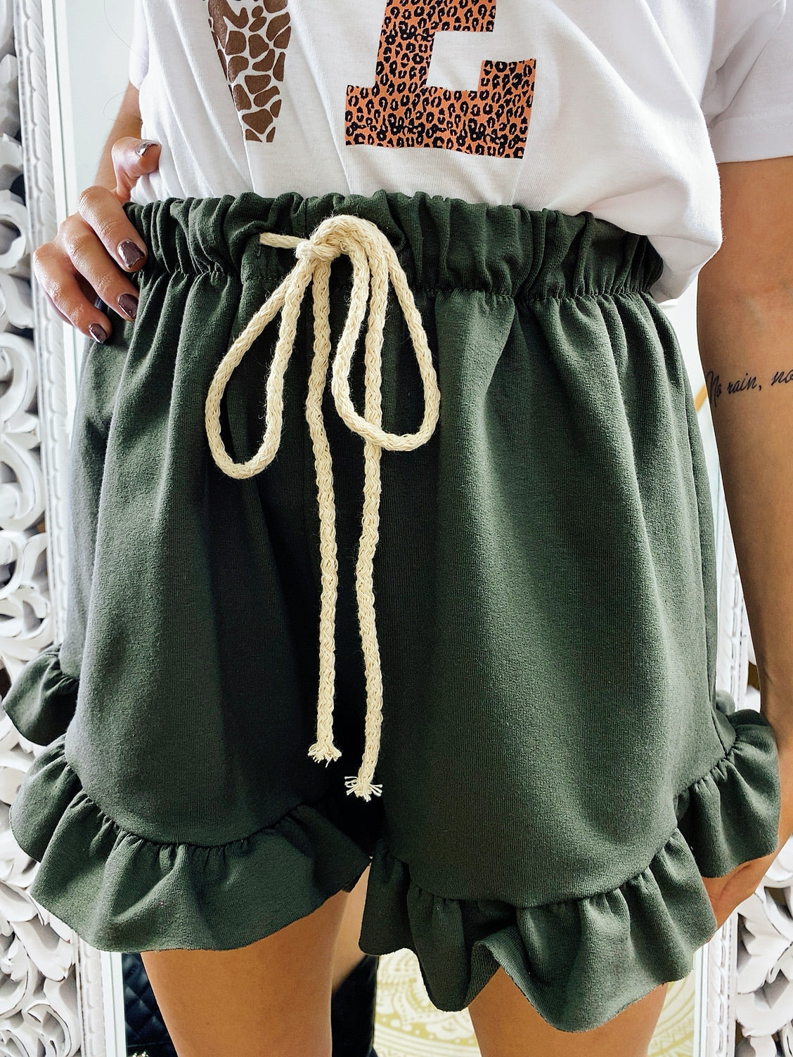 Short verde militare con arricciatura