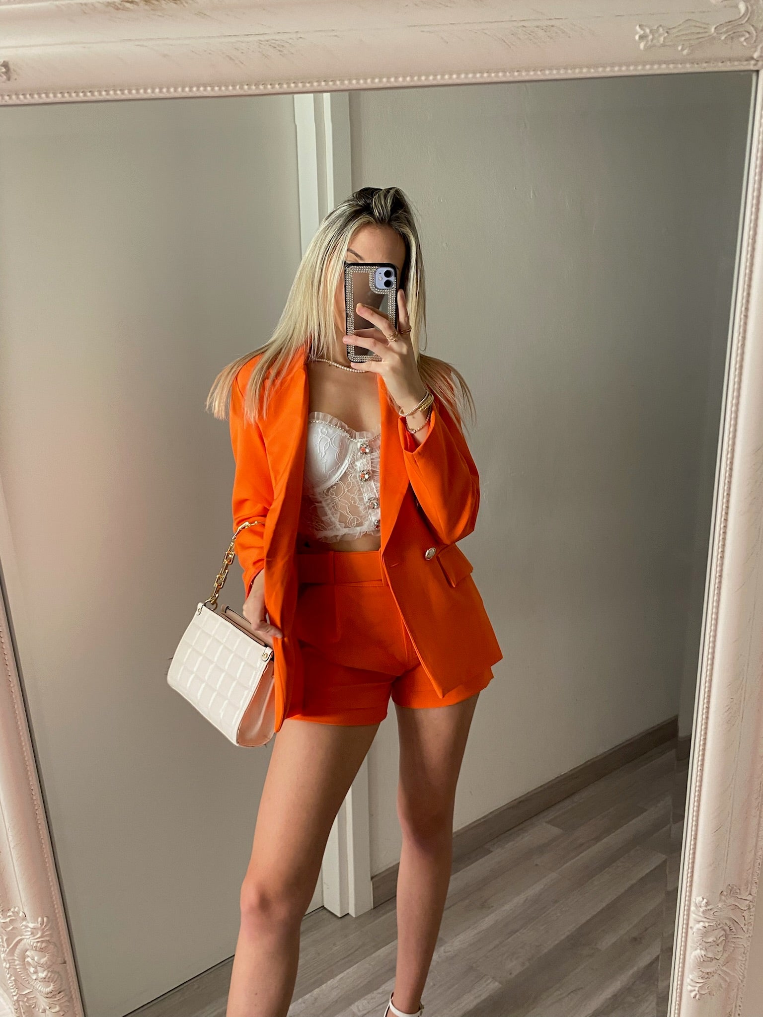 Bralette in pizzo con bottoni gioiello