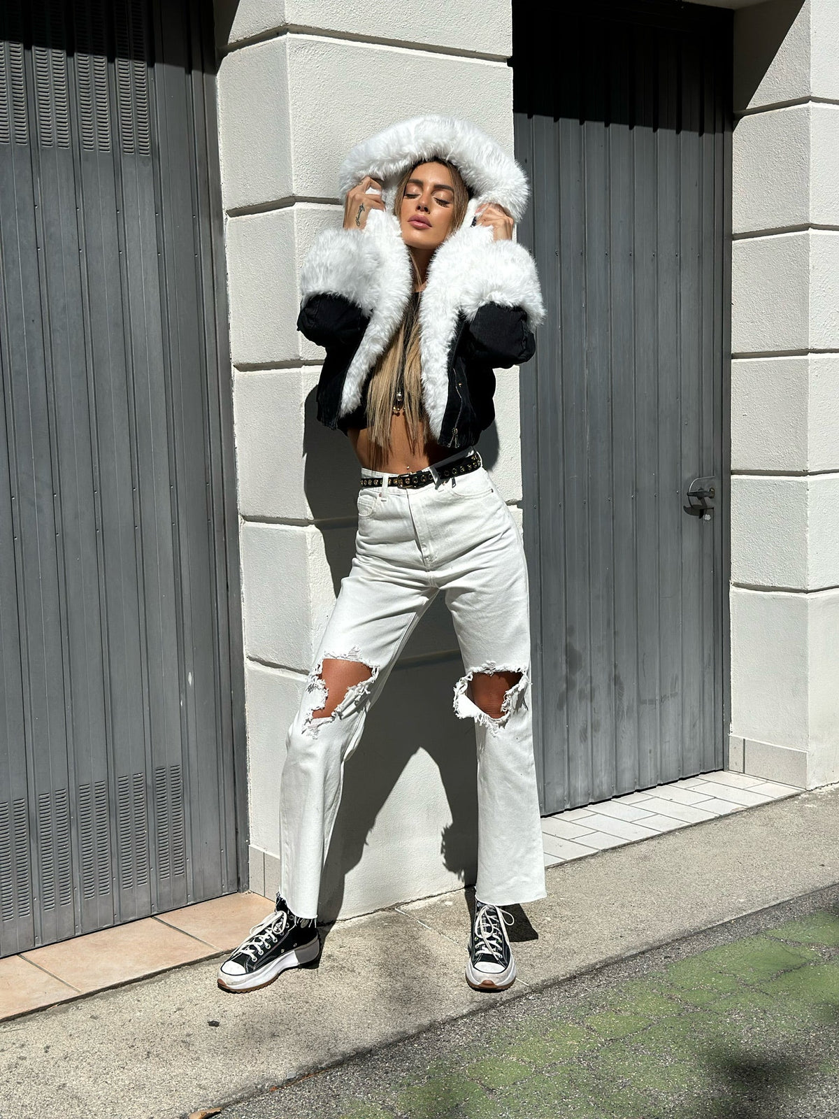 Giaccone di jeans nero pelo bianco