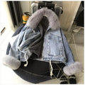 Giaccone di jeans con eco-pelliccia grigio.