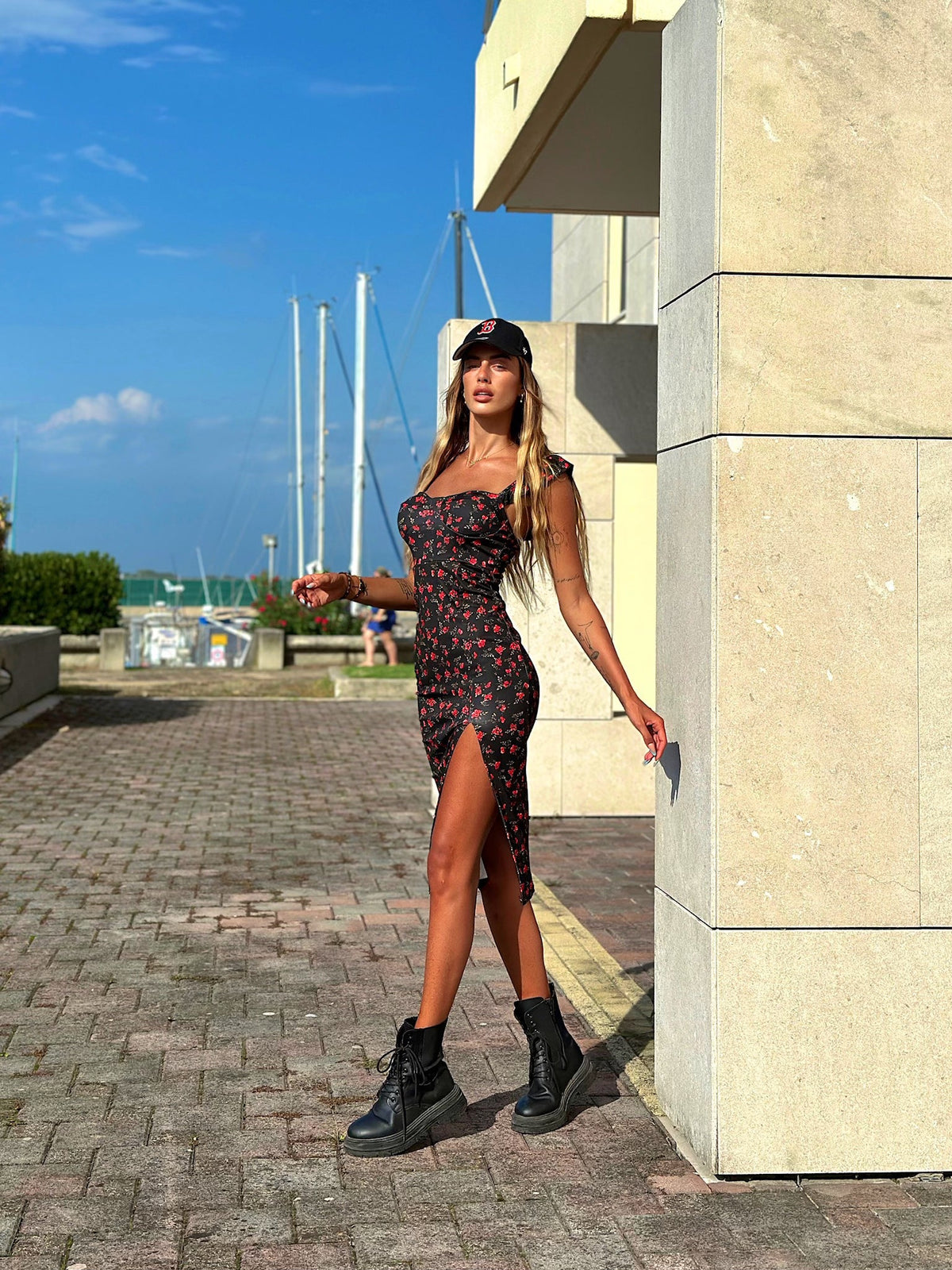 Abito midi nero fiori rossi