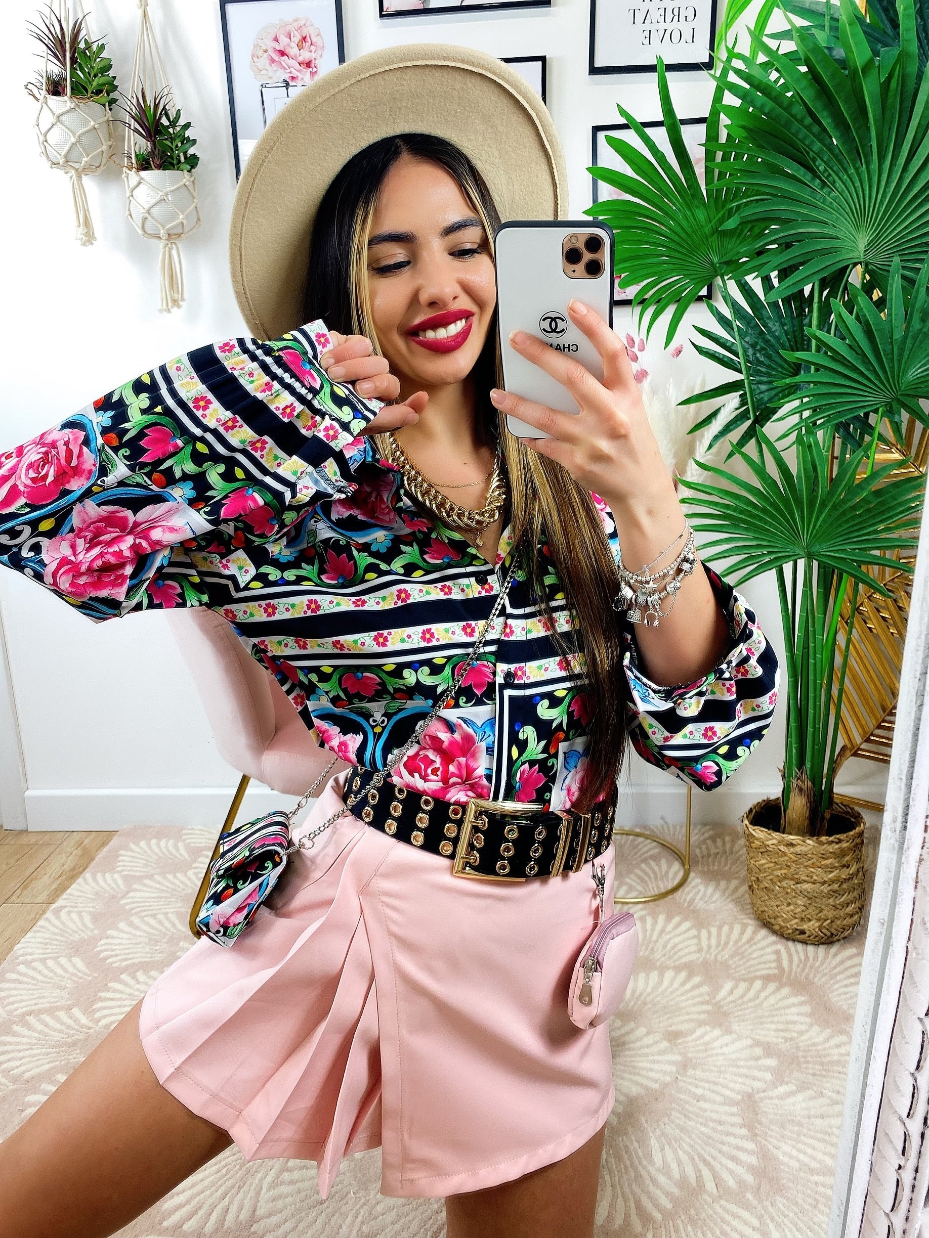 Camicia fiorata con borsetta base Nera