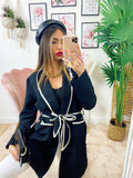 Giacca con cintura nera