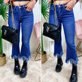 Jeans scuro con zampa larga sfrangiato