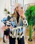 Cardigan frange e cinta con cavallo celeste corto
