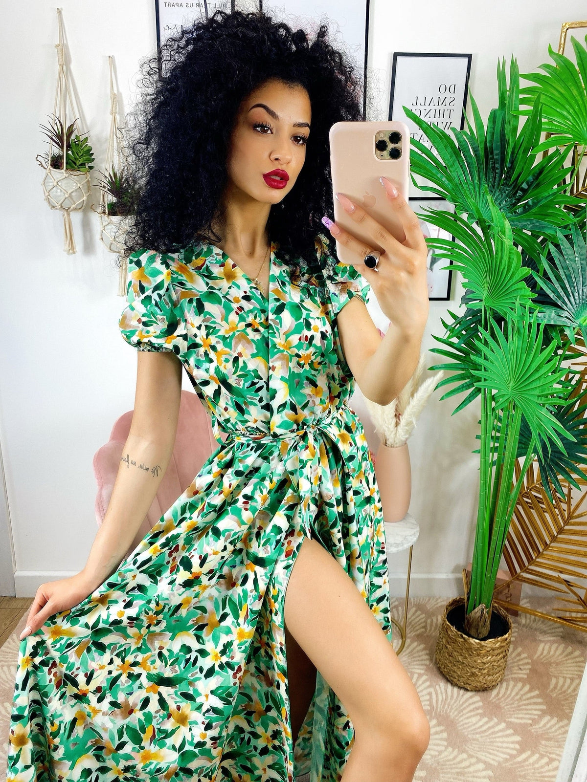 Abito lungo con maxi spacchi a fiori base verde