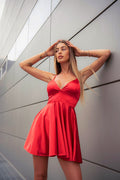 Abito in raso rosso corto