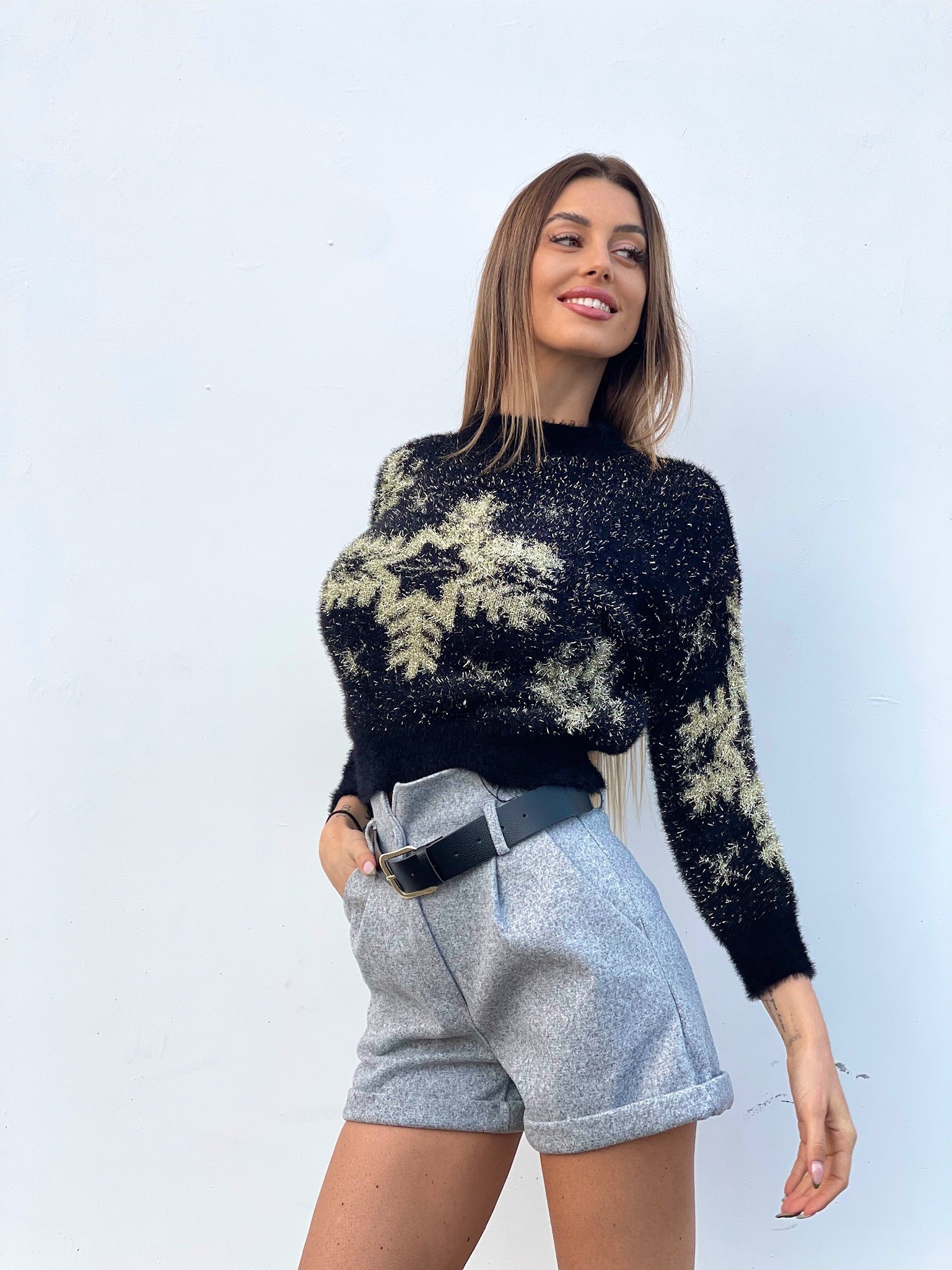 Short grigio in panno con cintura