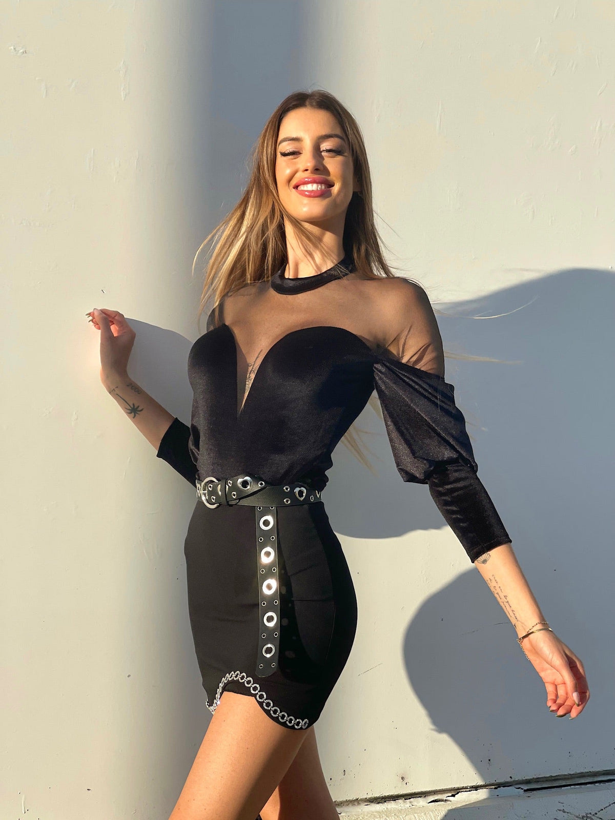 Body in velluto con voilant e trasparenze