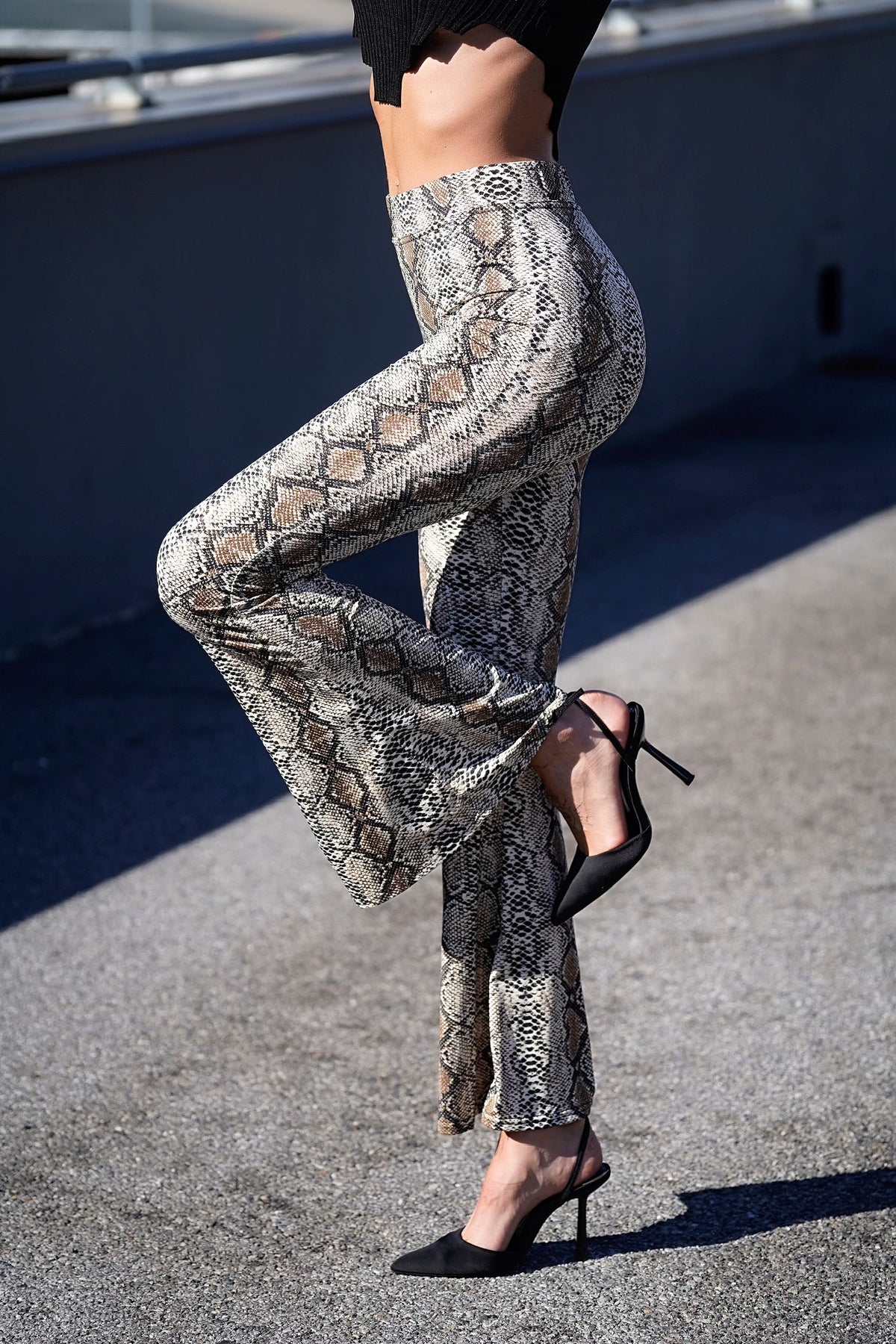 Pantalone a zampa pitonato