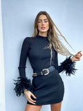 Tubino nero con piume
