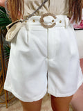 Short con cintura gioiello