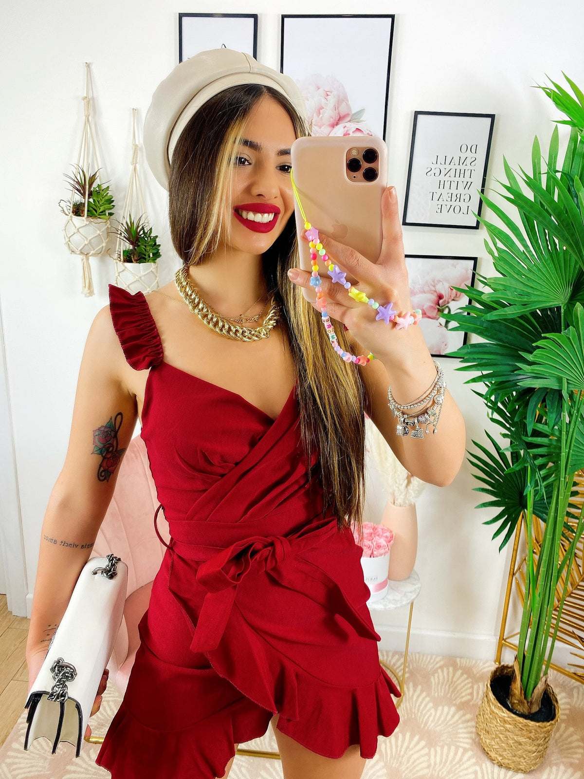 Abito corto bordeaux con gonna incrociata