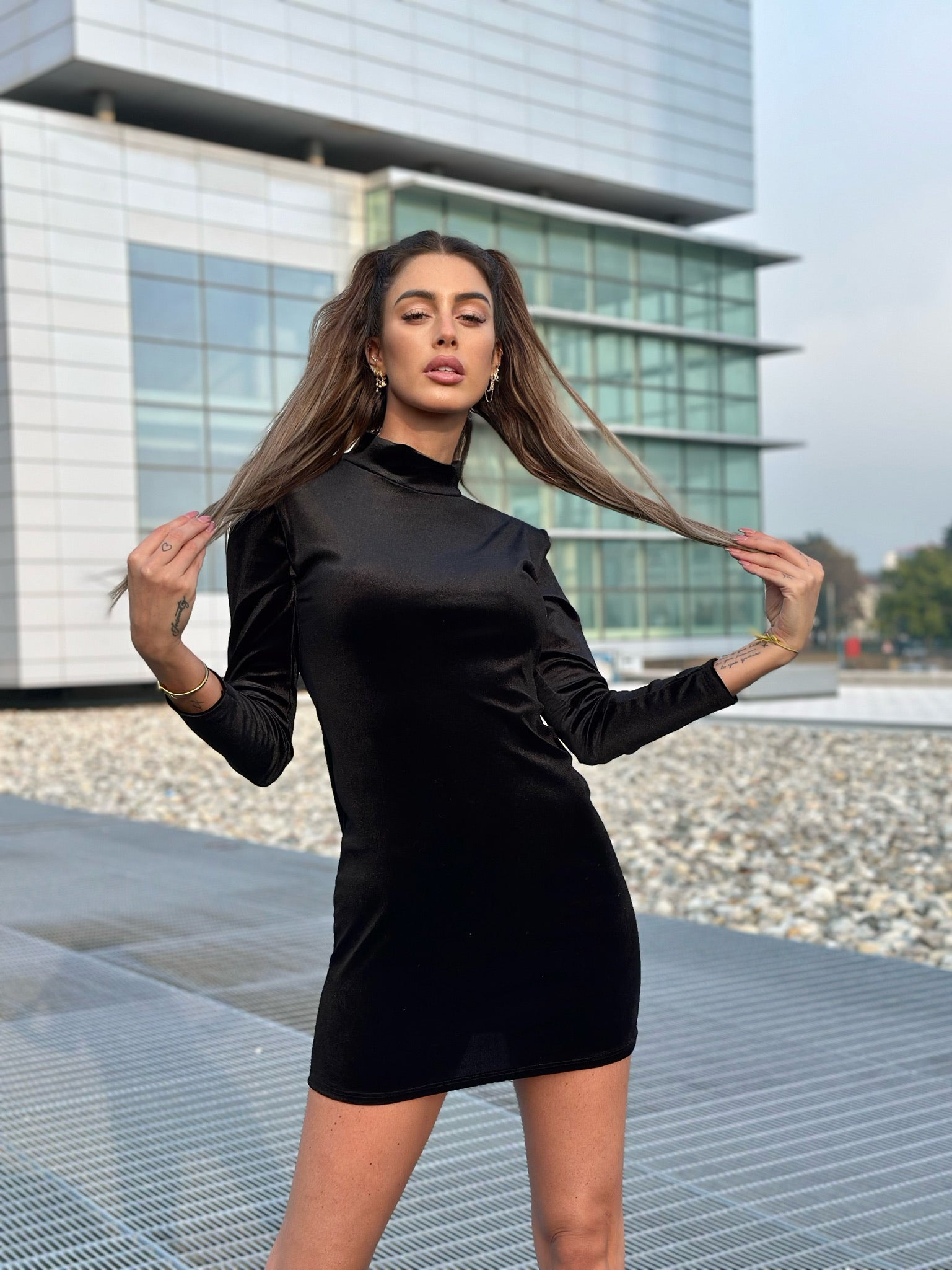 Abito in velluto nero con cuore
