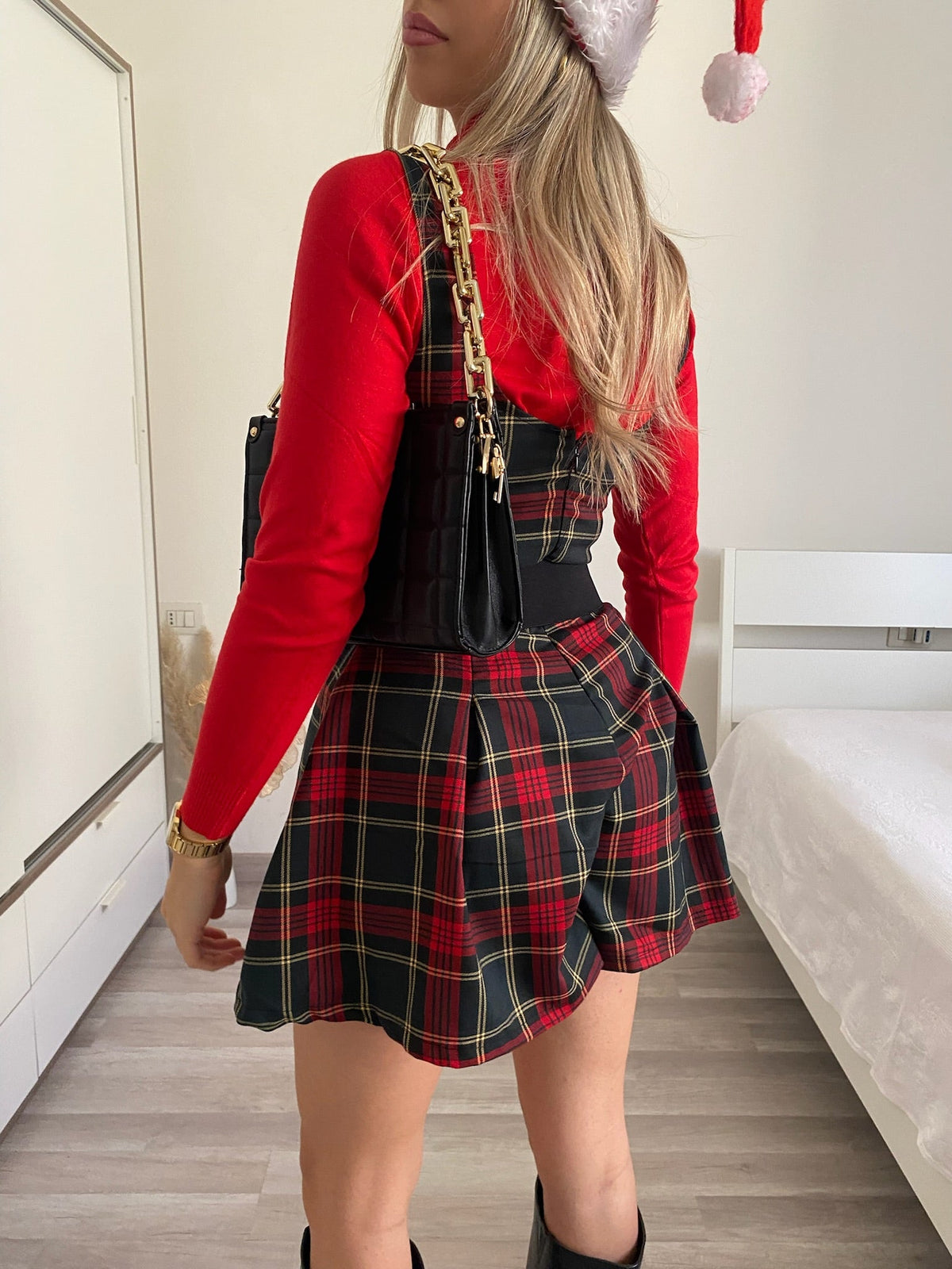 Salopette scozzese rosso nero con Maglioncino