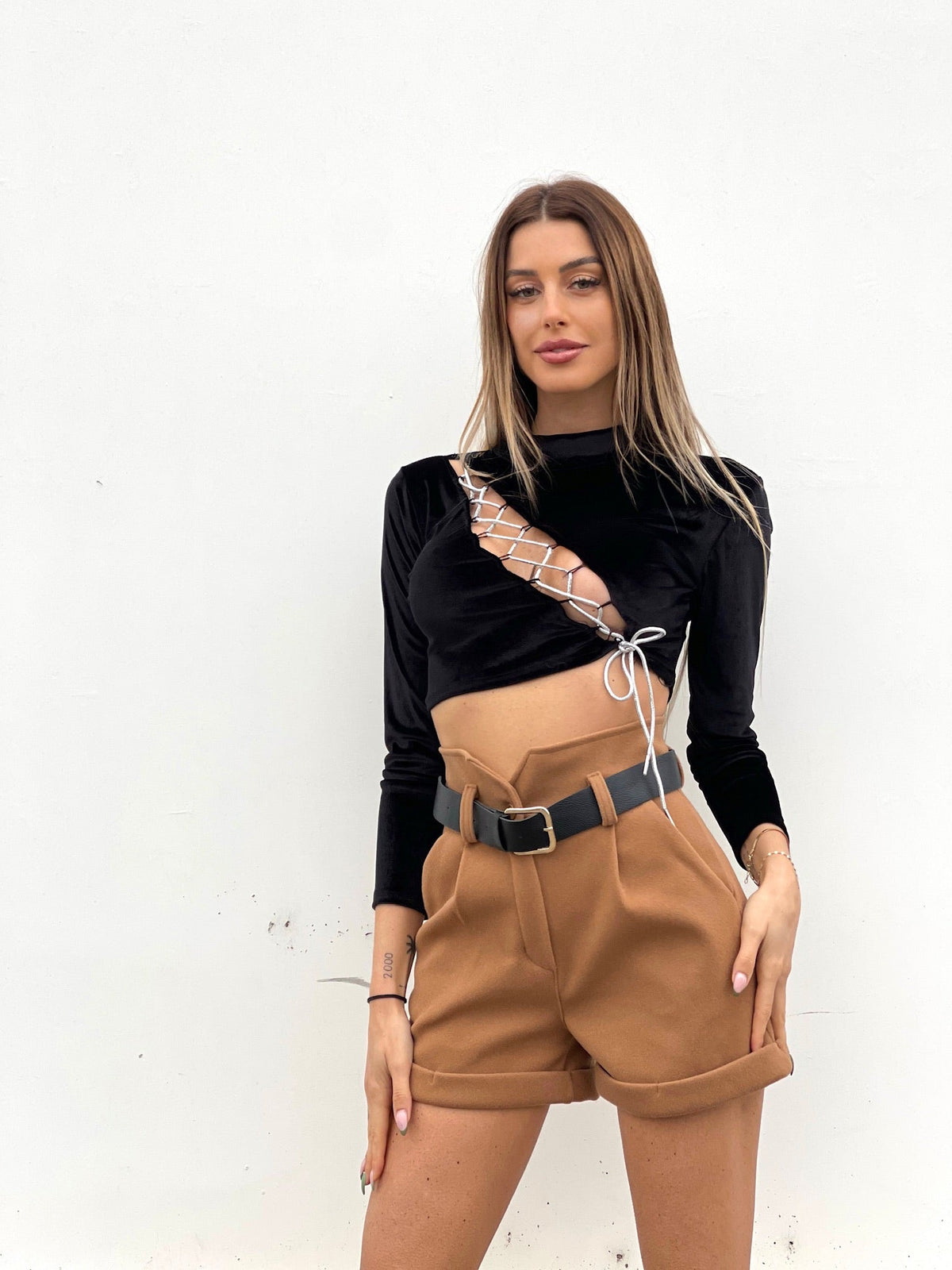 Short camel in panno con cintura