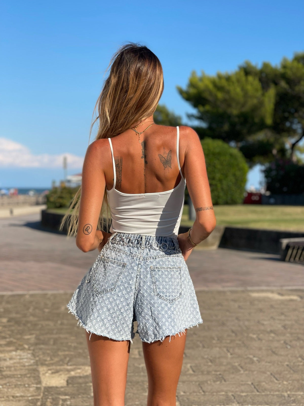 Body bianco con punto luce