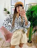 Short con cintura gioiello Beige
